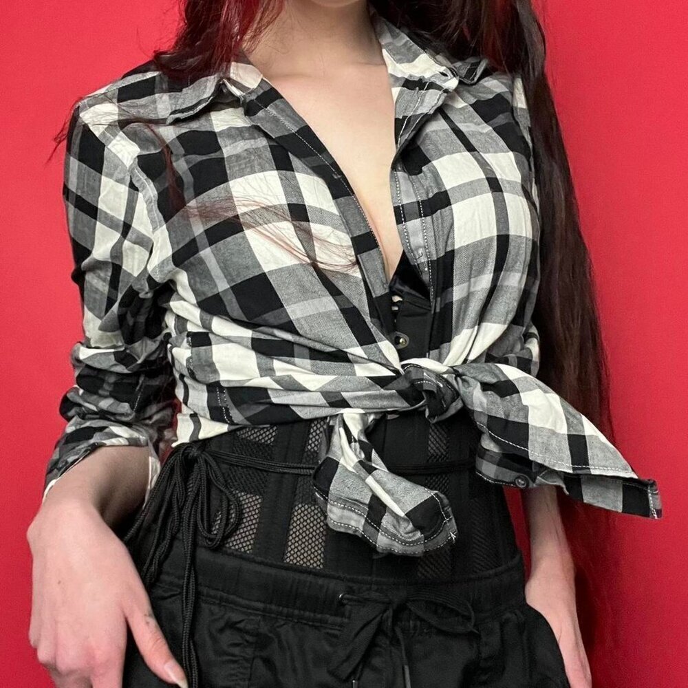 Banana republic / Black and white tartan button up 🖤🤍